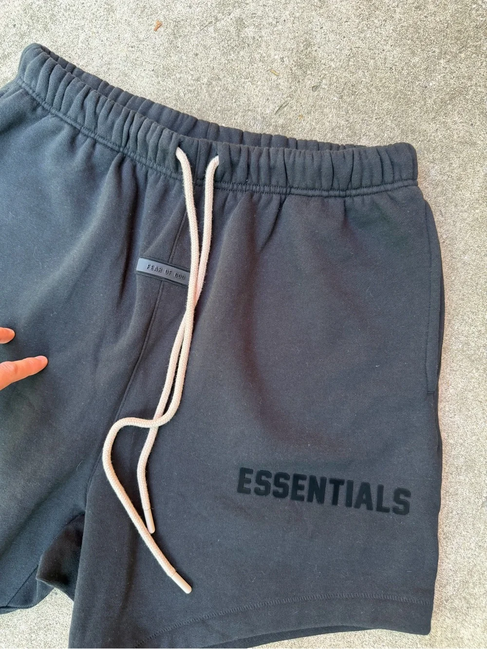 Essentials Men’s Black Sweat Shorts Size Large Logo Drawstring Elastic Waist FOG